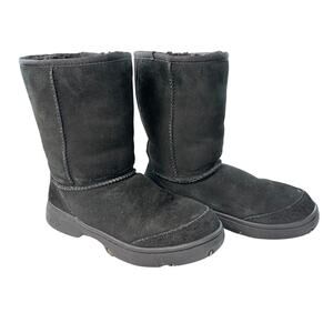 UGG Womens black ultimate short boots. classic ankle boots. Size 7.